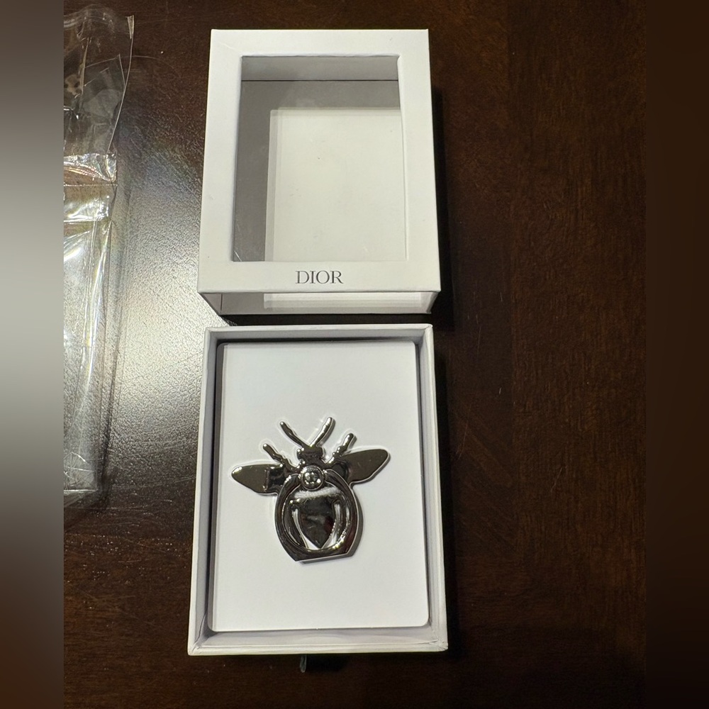 Dior Cell Phone Ring Holder NWT - Picture 4 of 15